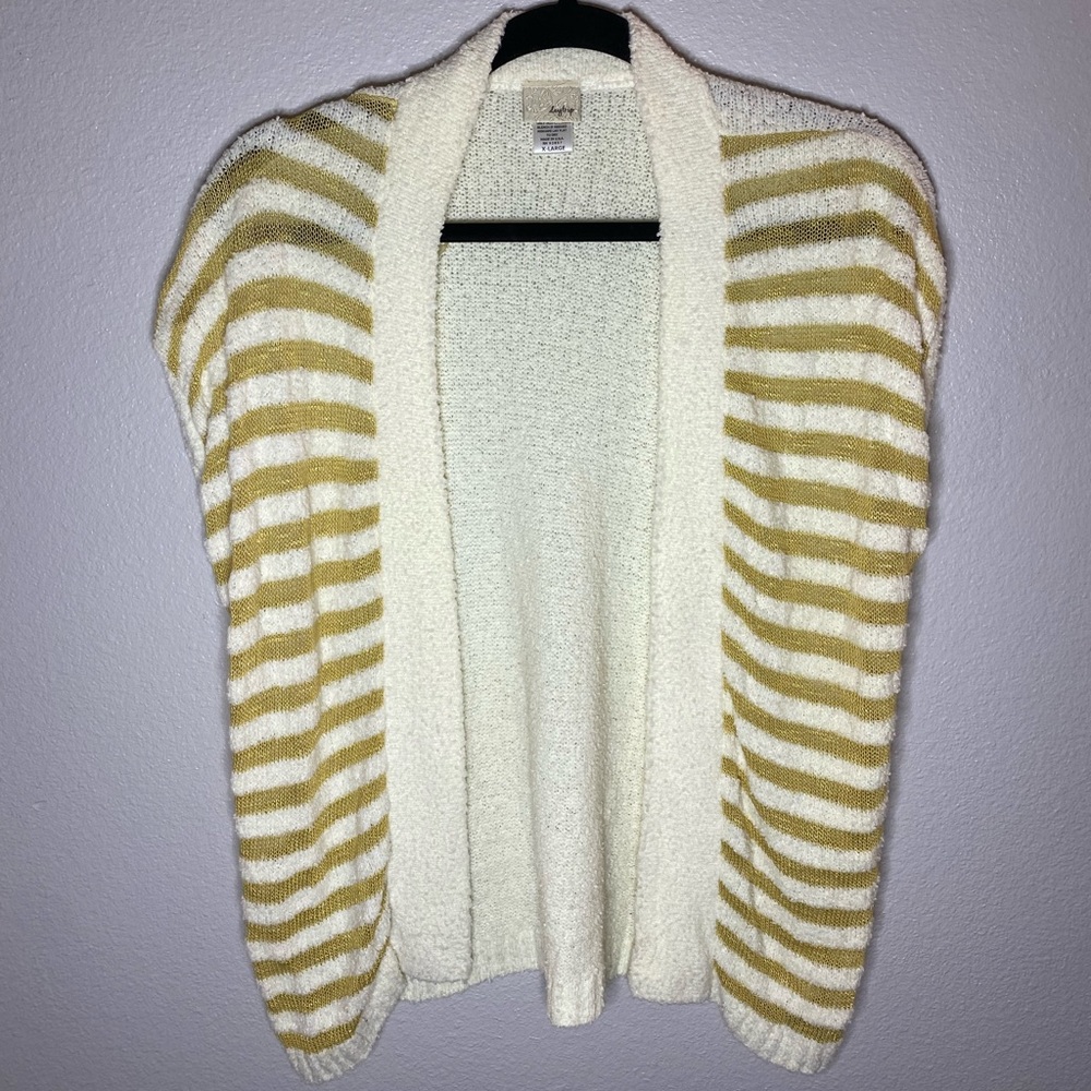 Buckle brand DayTrip open blouse. Ivory and gold. Size XL